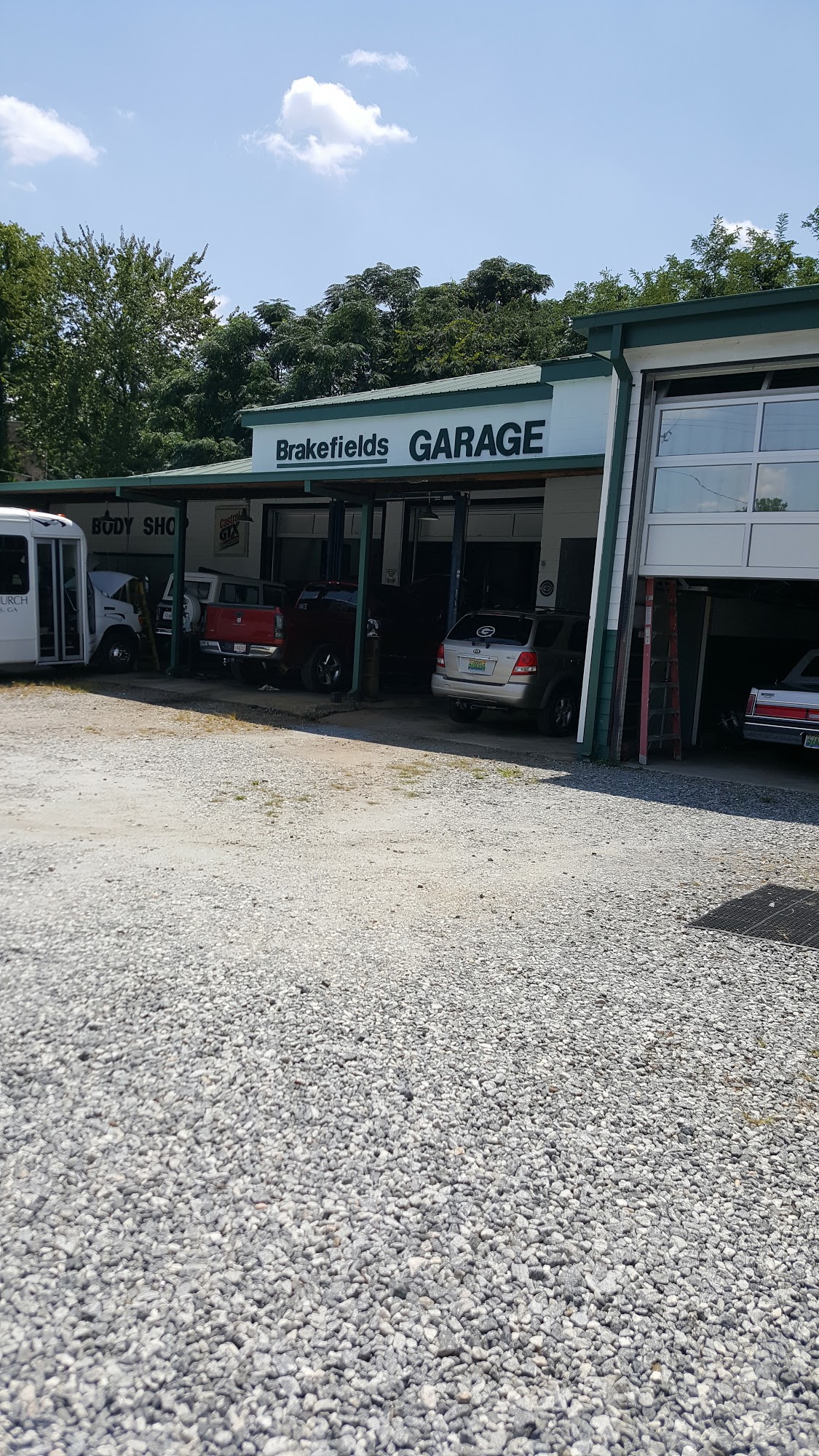 Brakefields Garage