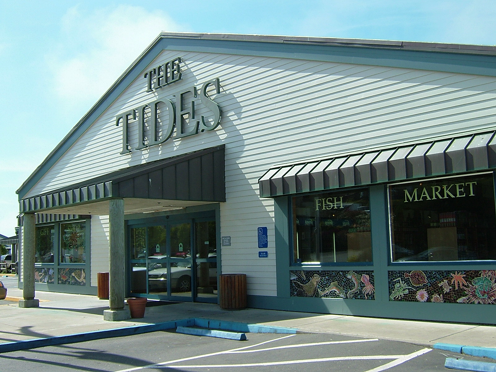 Tides Wharf Gift Shop