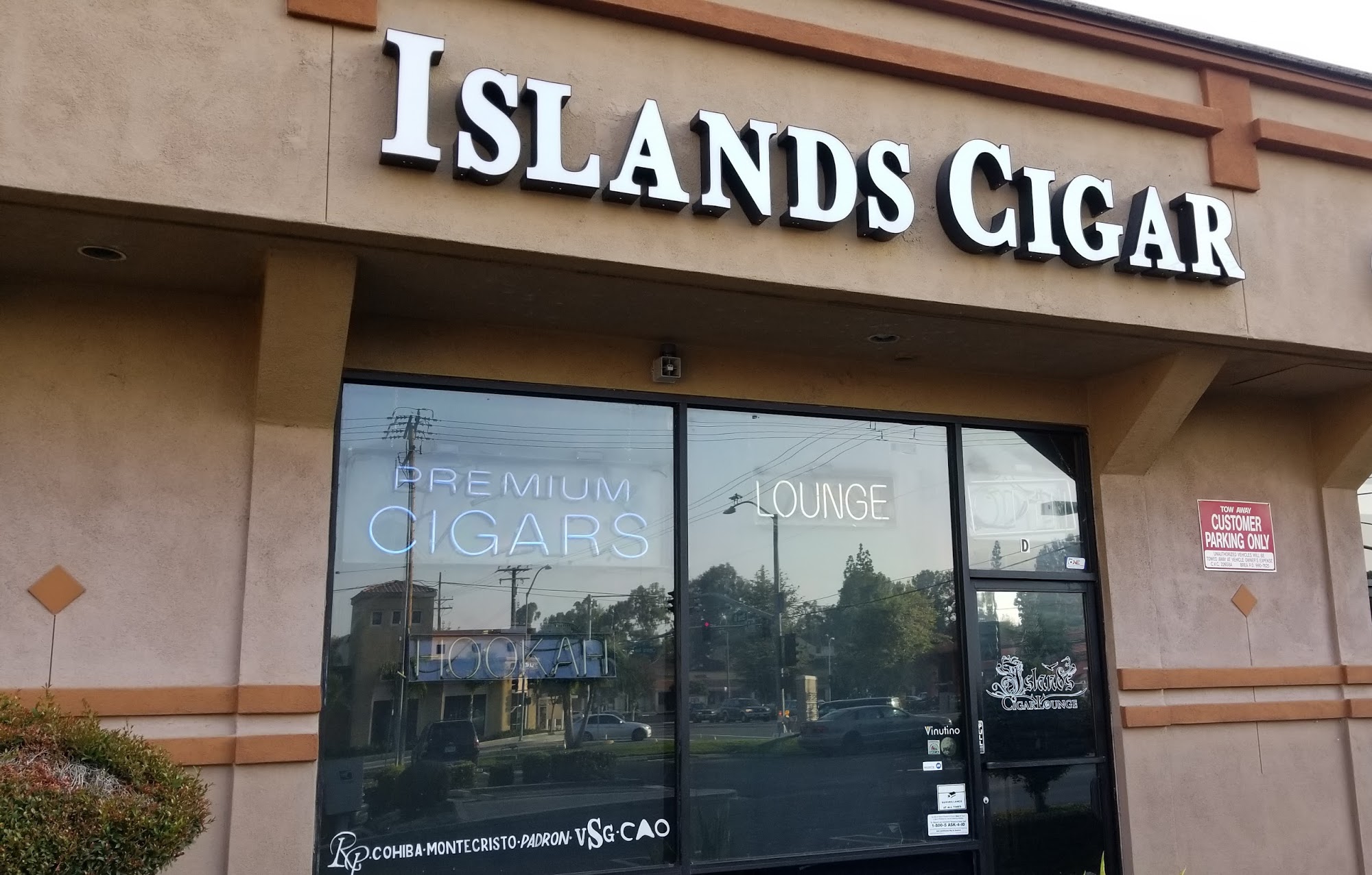 Islands Cigar Lounge