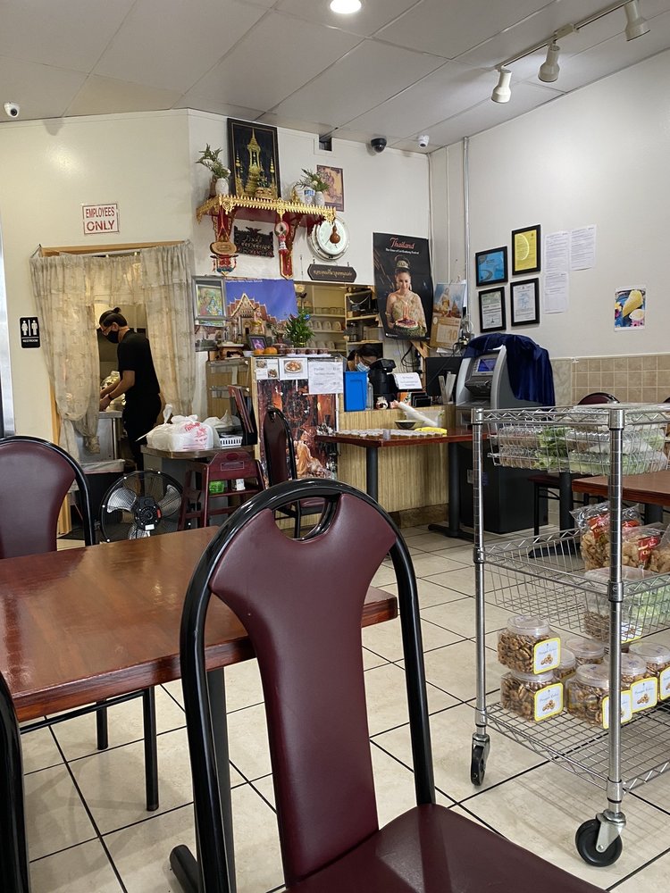 Ras Noodle 8205 Woodman Ave #104, Panorama City