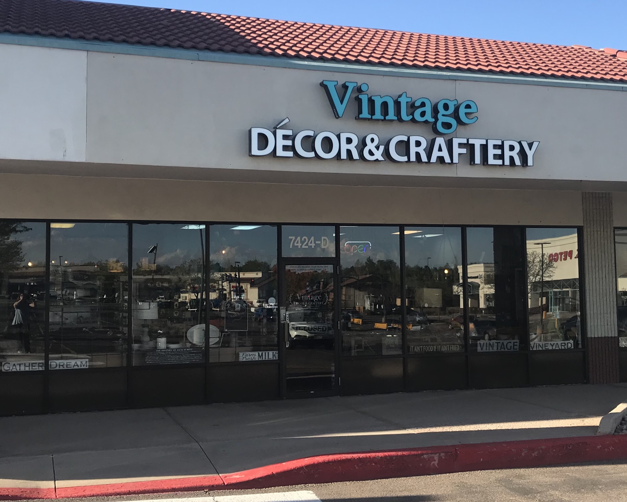 Vintage Decor & Craftery - Located in Heart and Home
