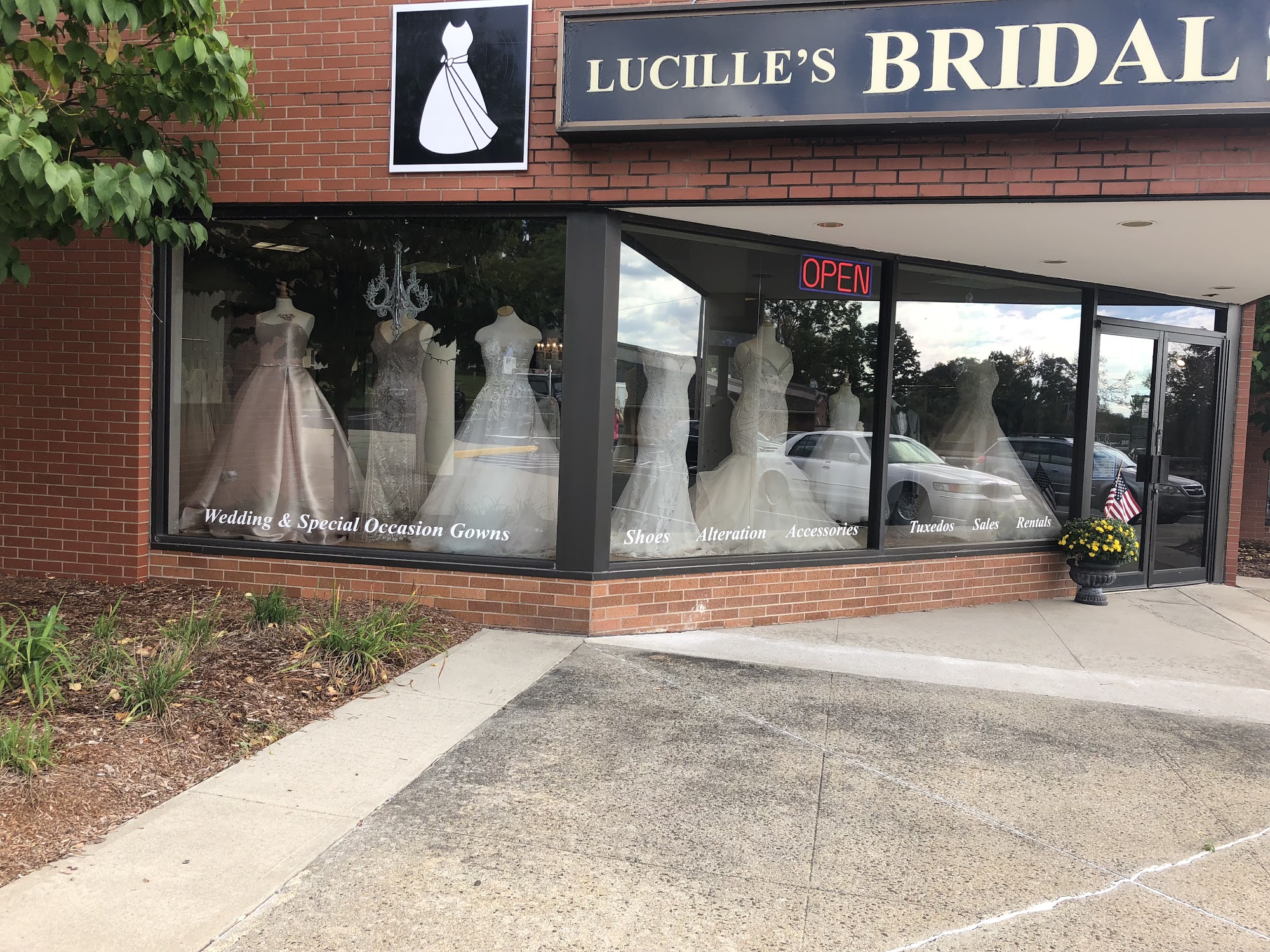 Lucille's Bridal Shop / Val's Formal Wear