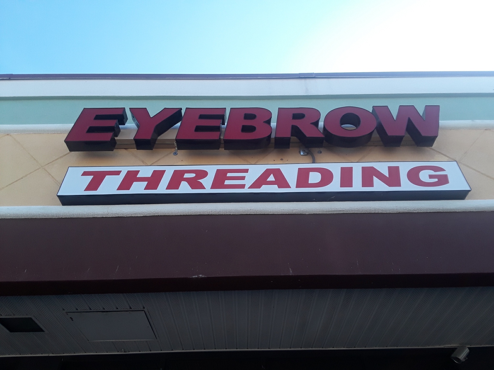 Lucky Salon- Eyebrow Threading