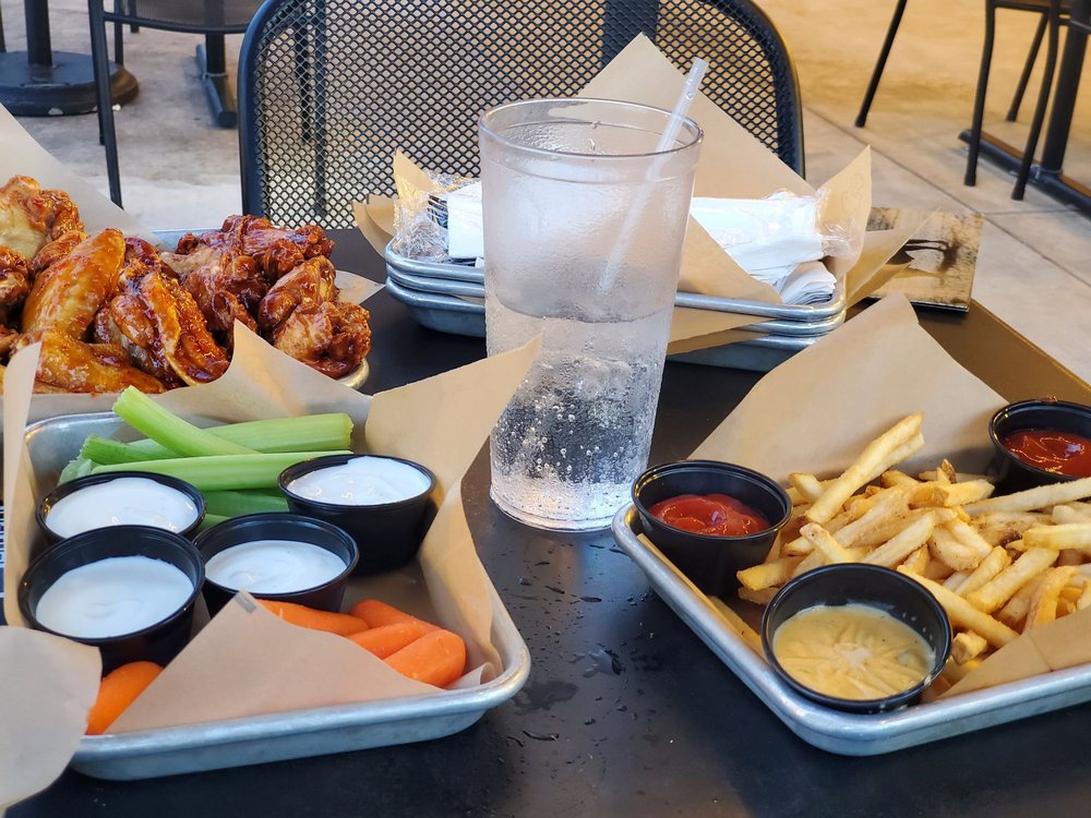 Buffalo Wild Wings 2580 NE 10th Ct, Homestead