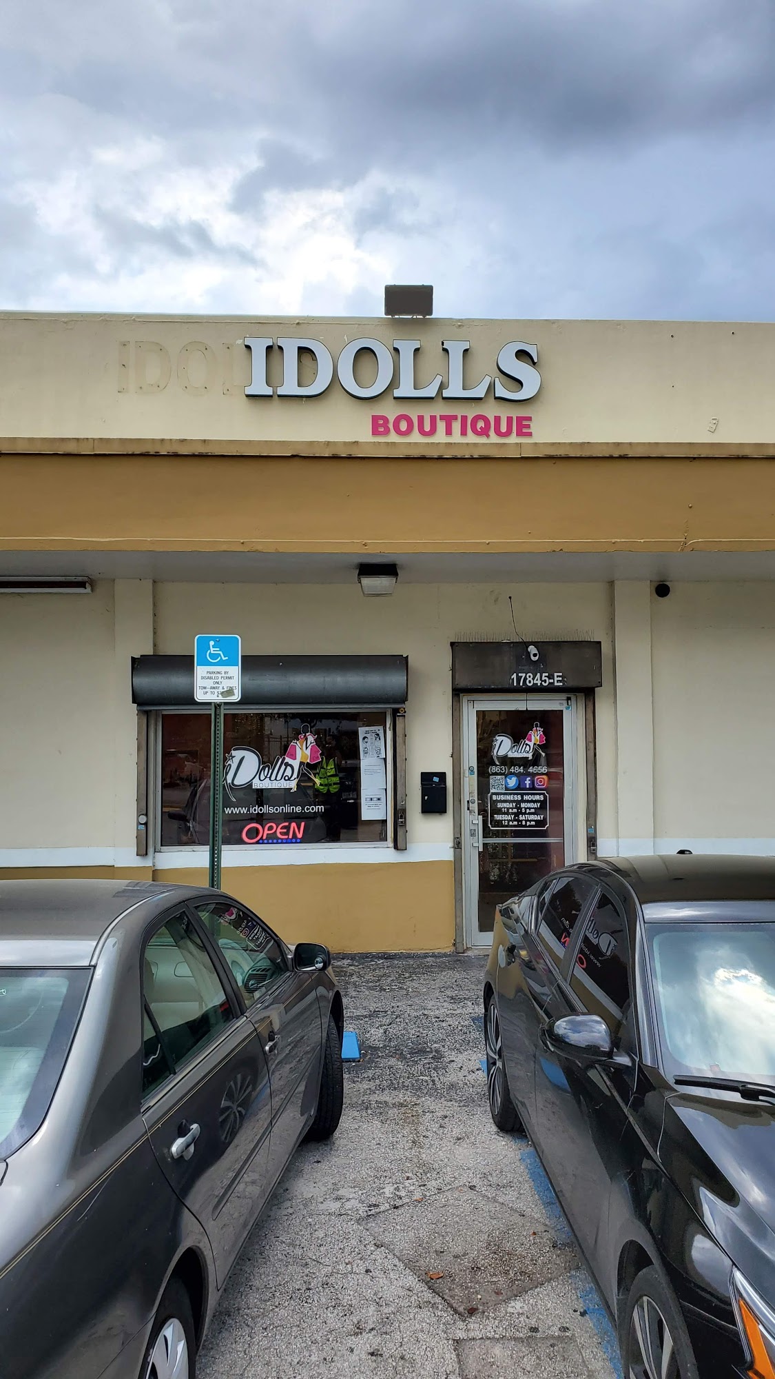 Idolls Boutique