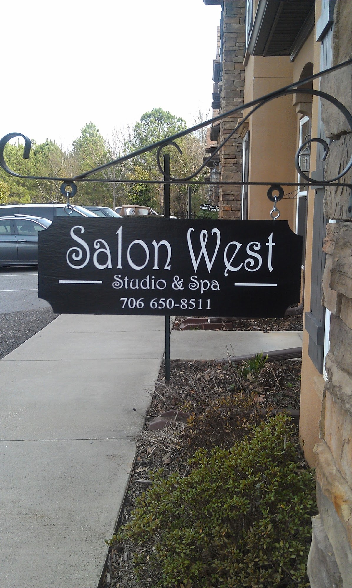 Salon West Studio & Spa