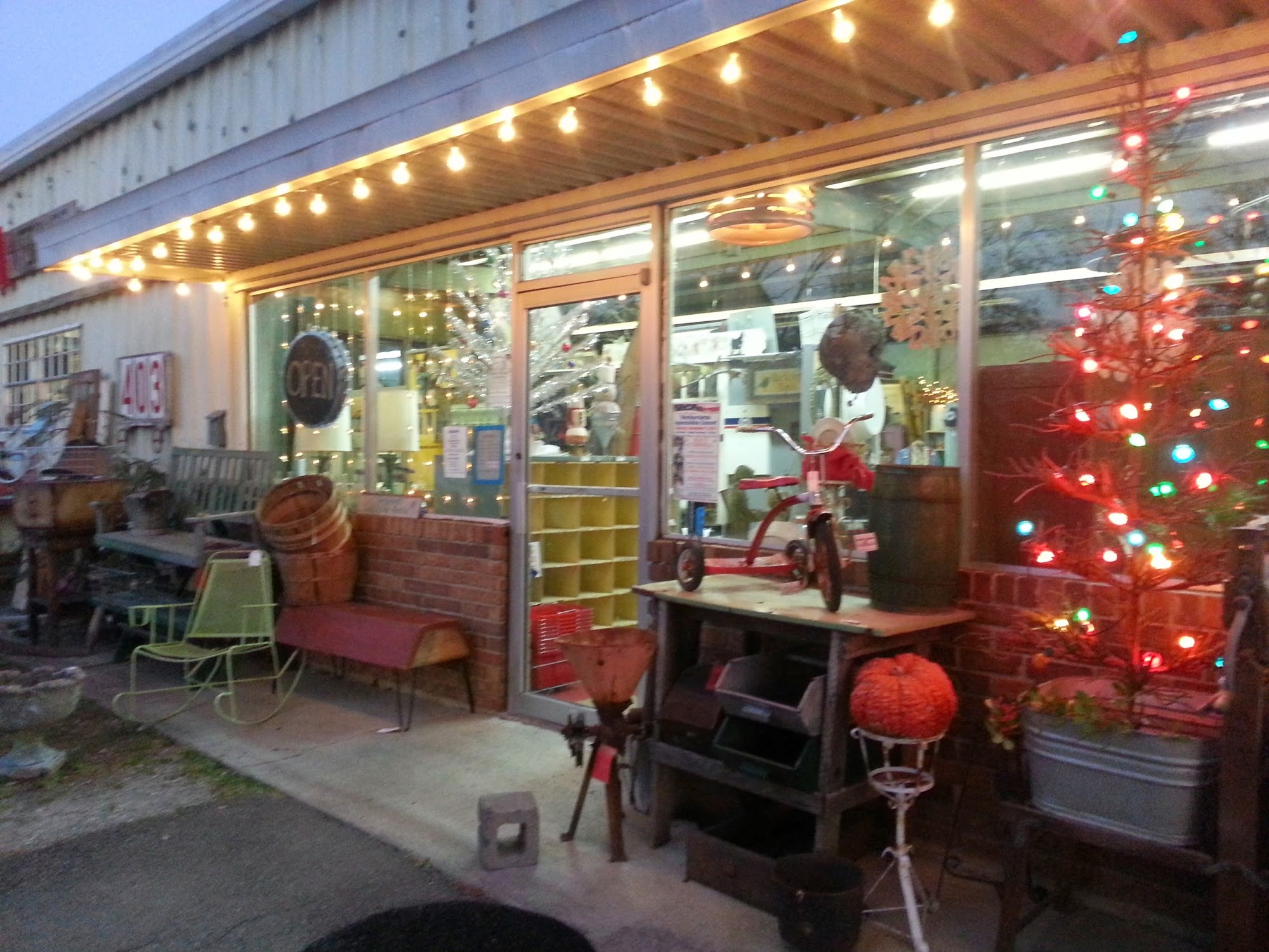 Ringgold Feed & Seed Antiques