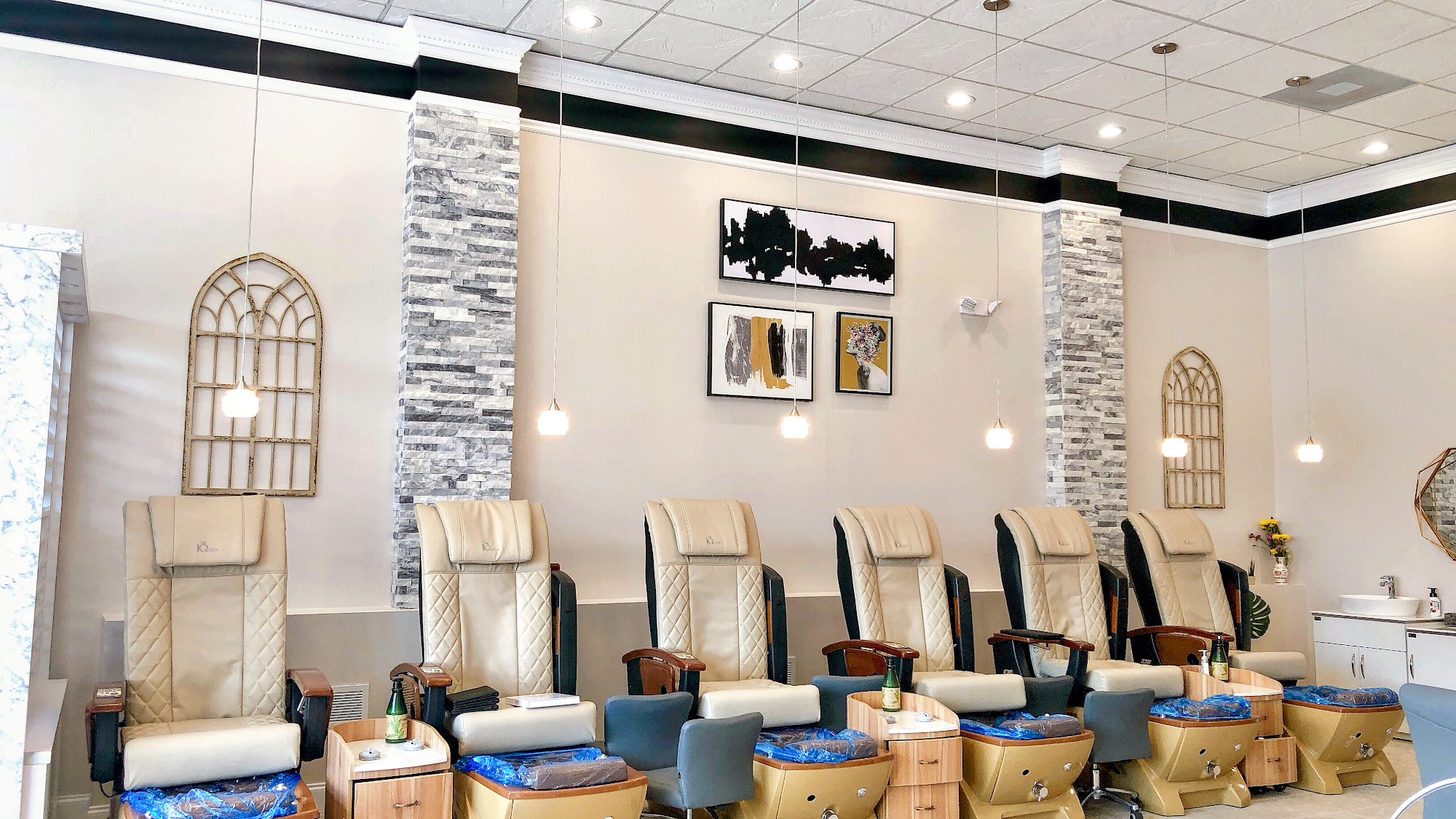 Luxe Nail Lounge