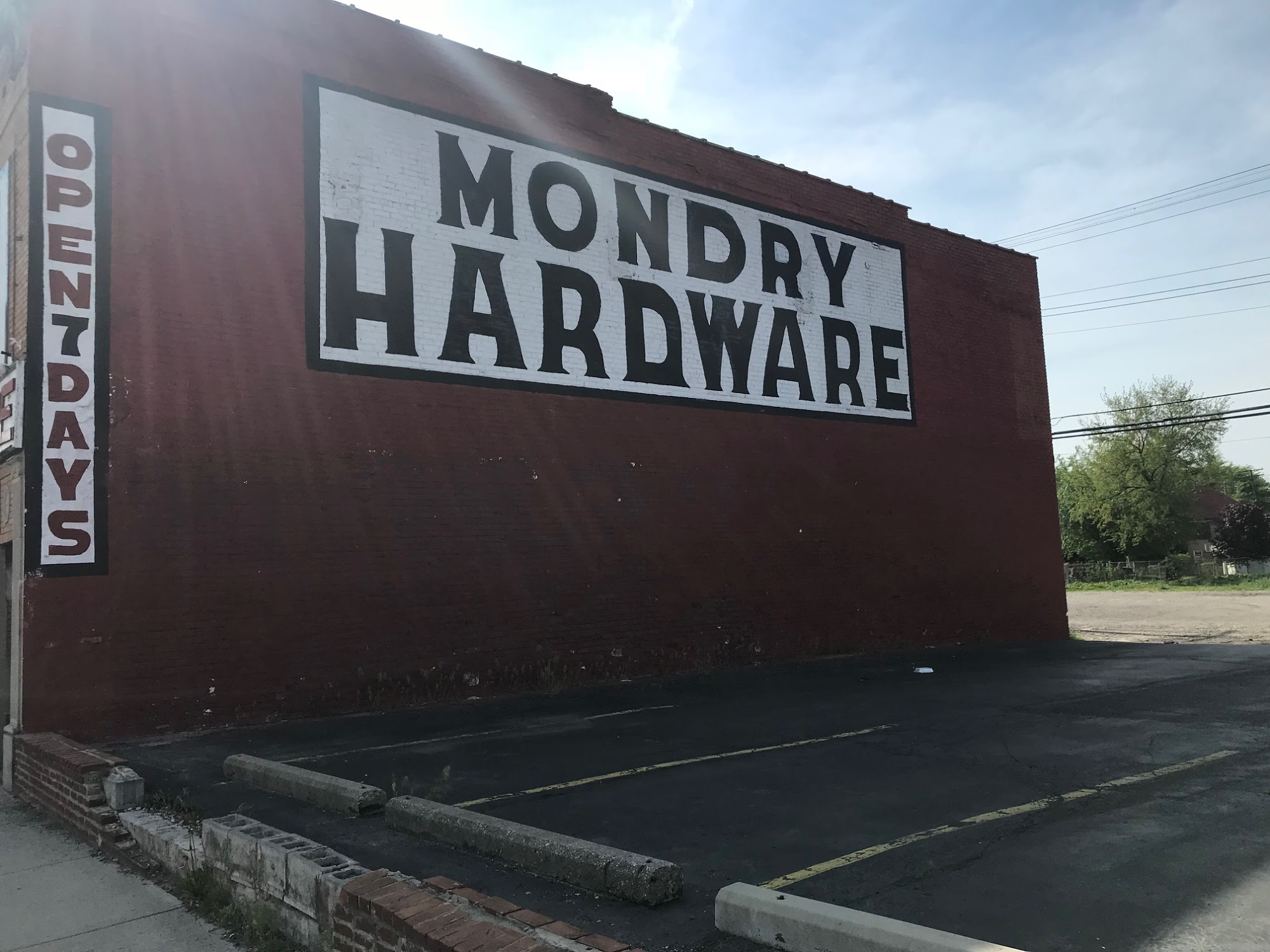 Mondry Hardware