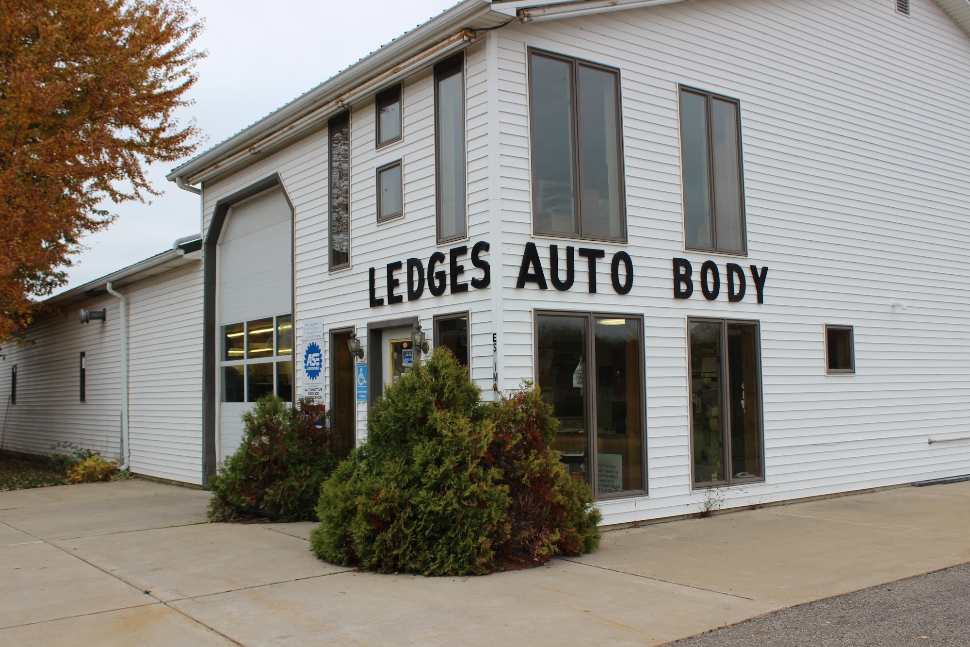 Ledge's Auto Body