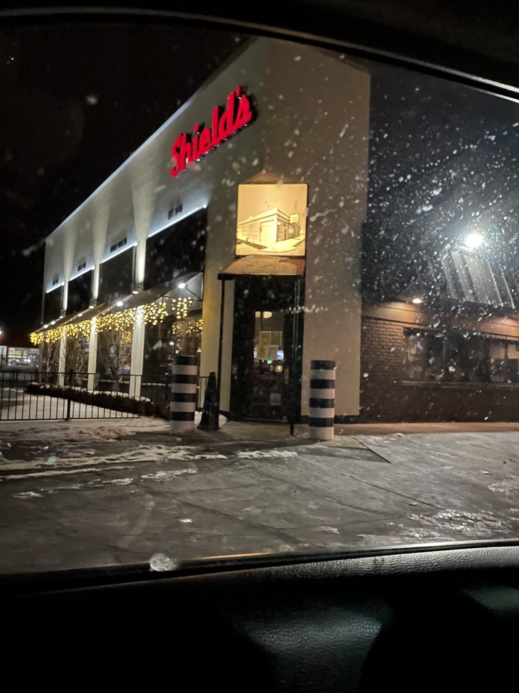 Shield's Restaurant Bar Pizzeria 1476 W Maple Rd, Troy