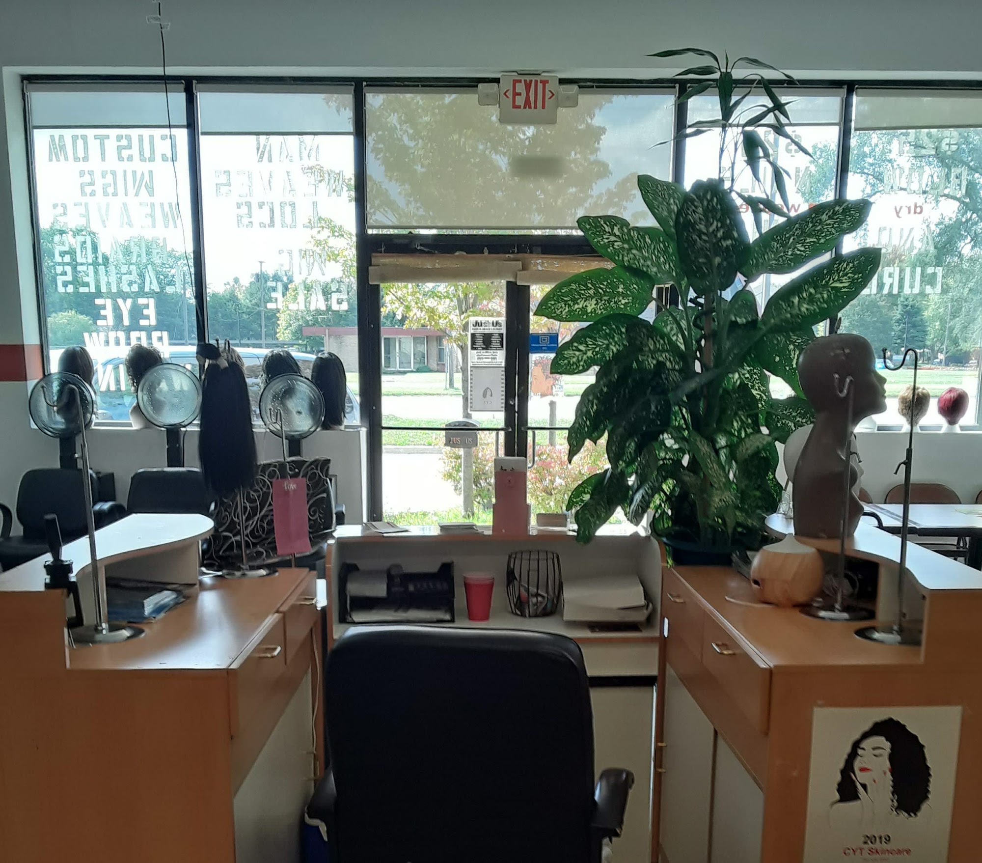 Jus'Us Hair & Nail Lounge