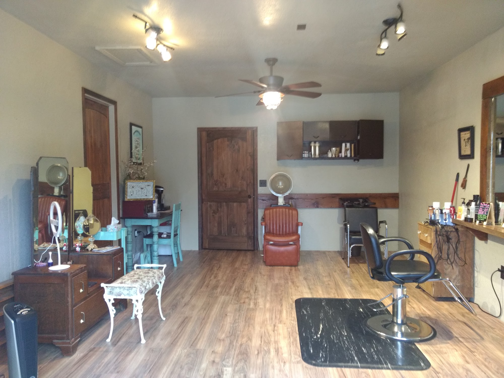 Countryside Salon not taking new clients