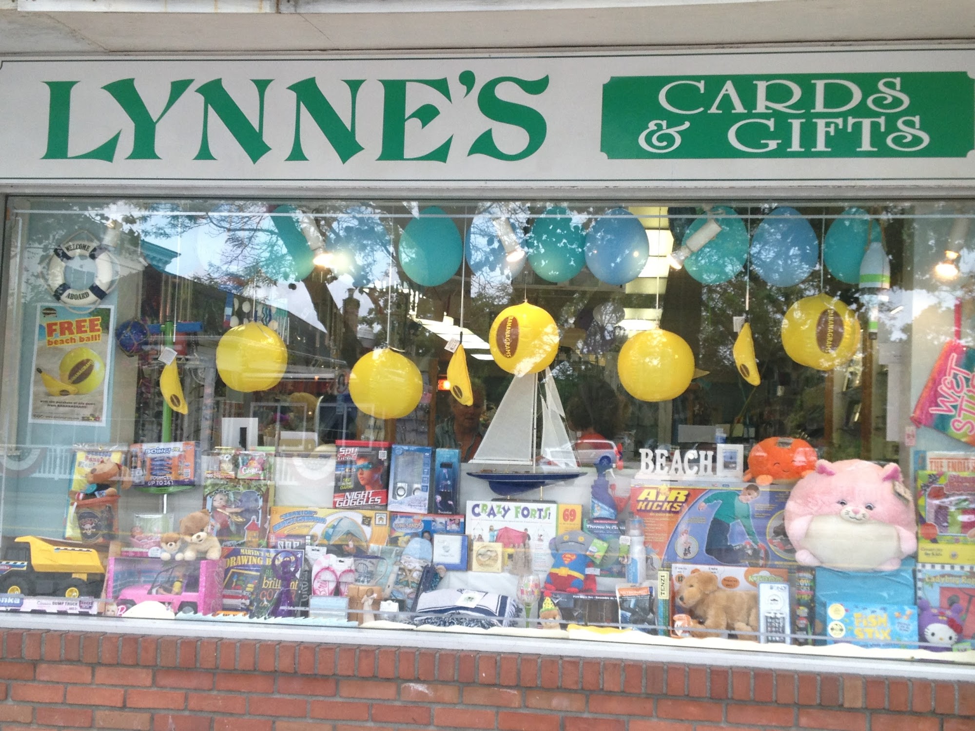 Lynne's Cards & Gifts