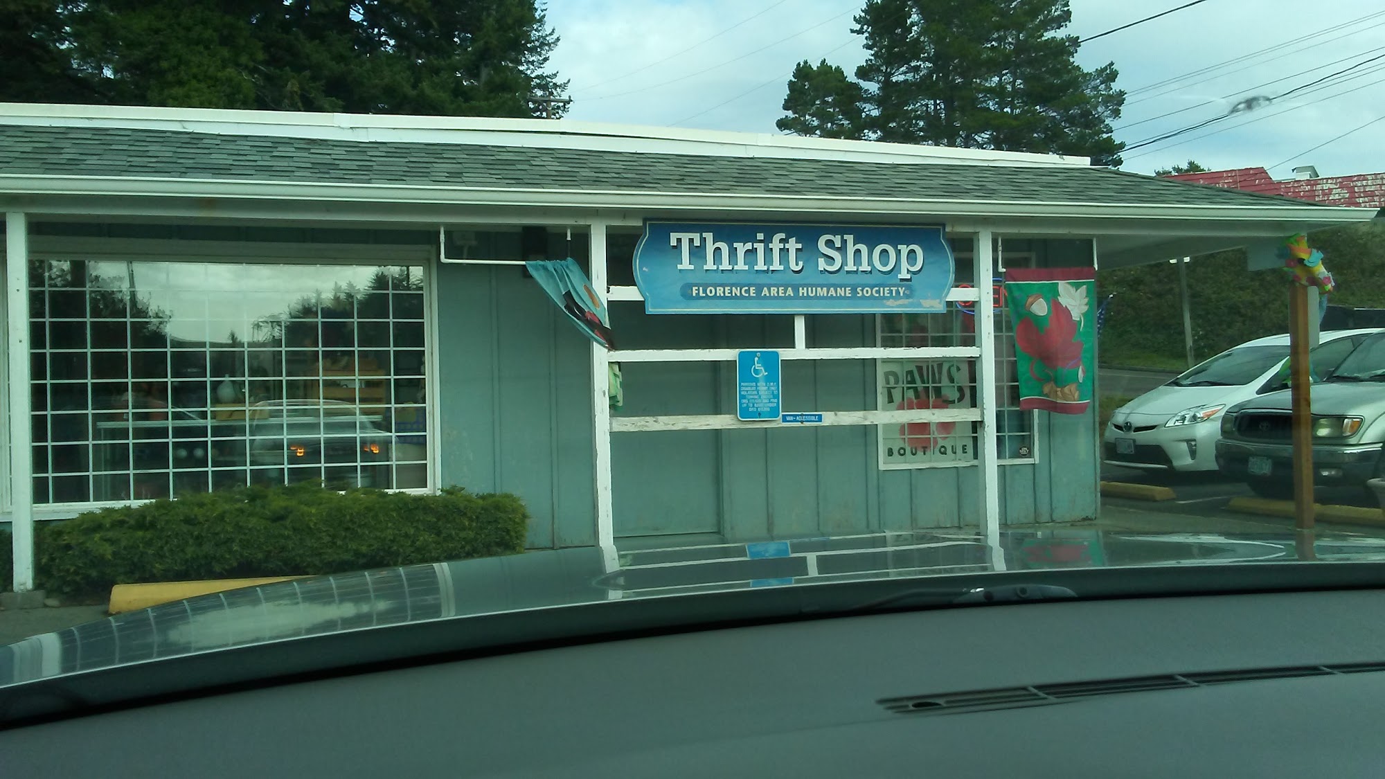 Oregon Coast Humane Society Thrift Shop