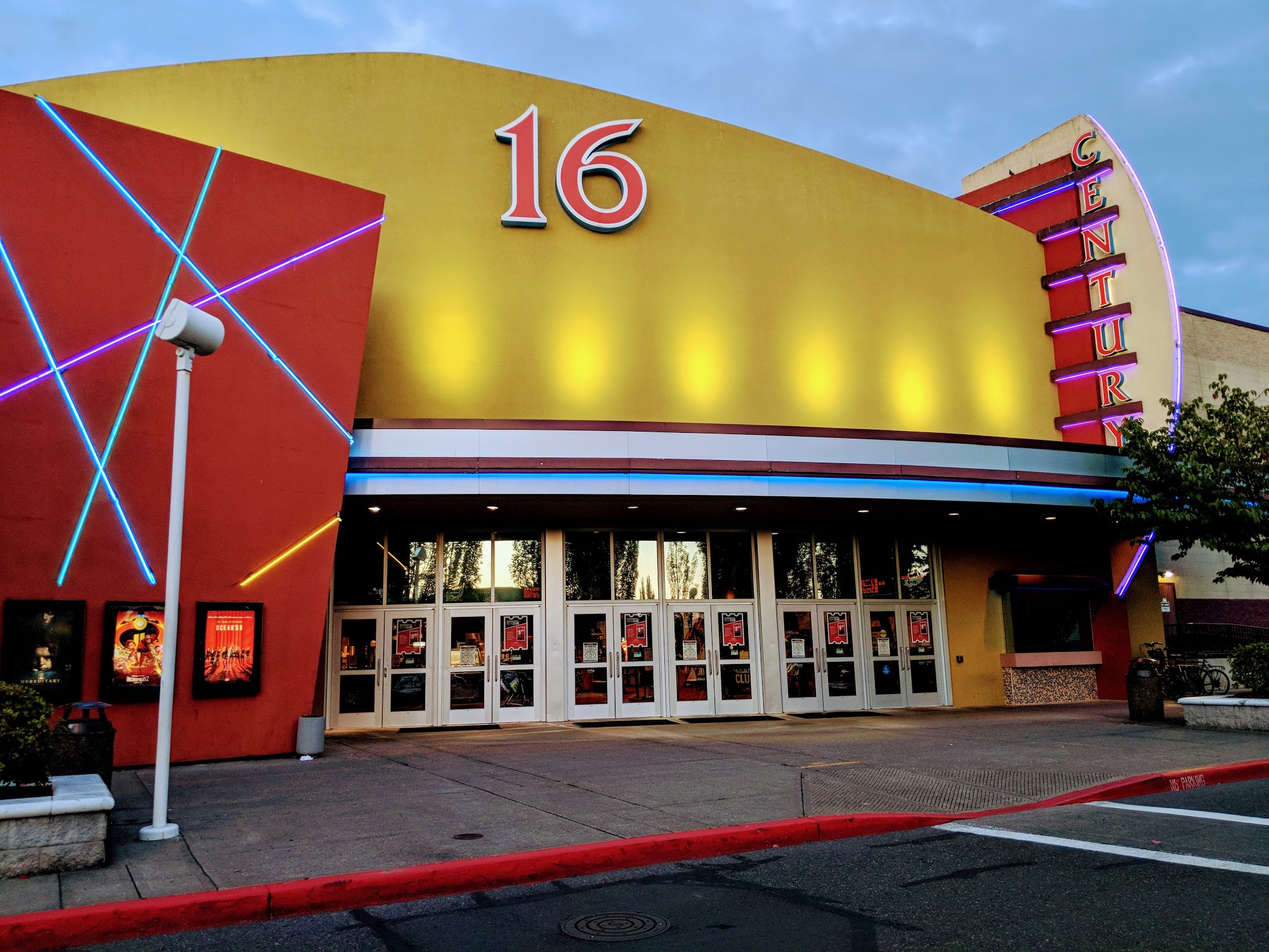 Cinemark Century Eastport Plaza 16