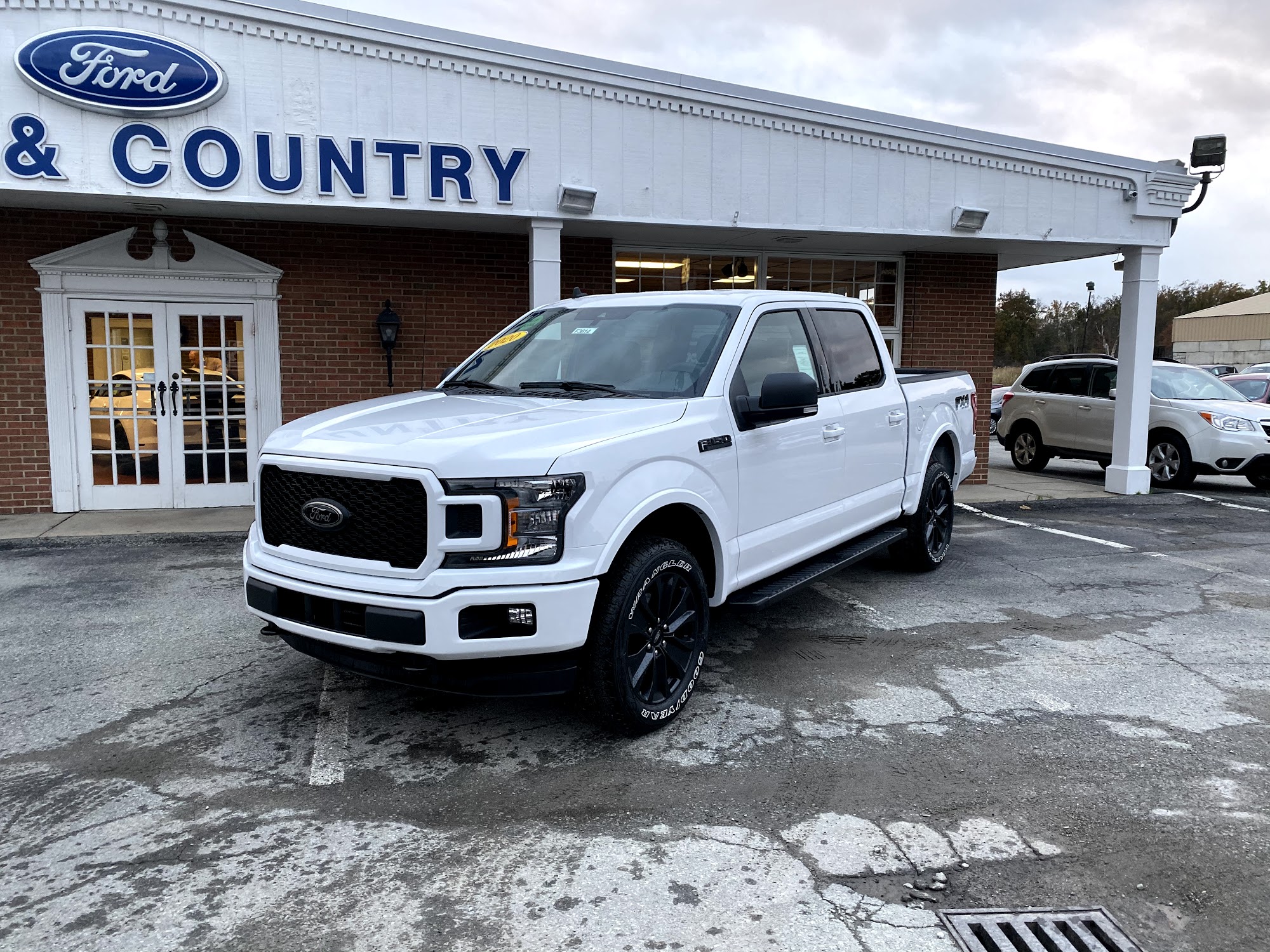 Town & Country Ford