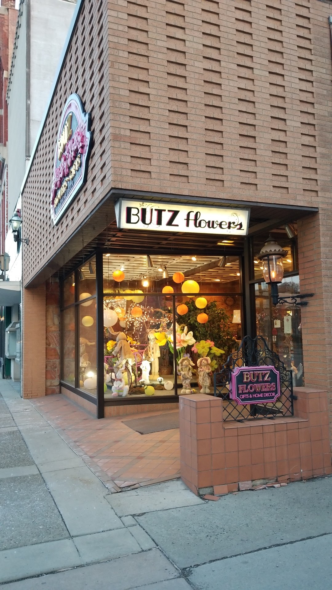 Butz Flowers & Gifts