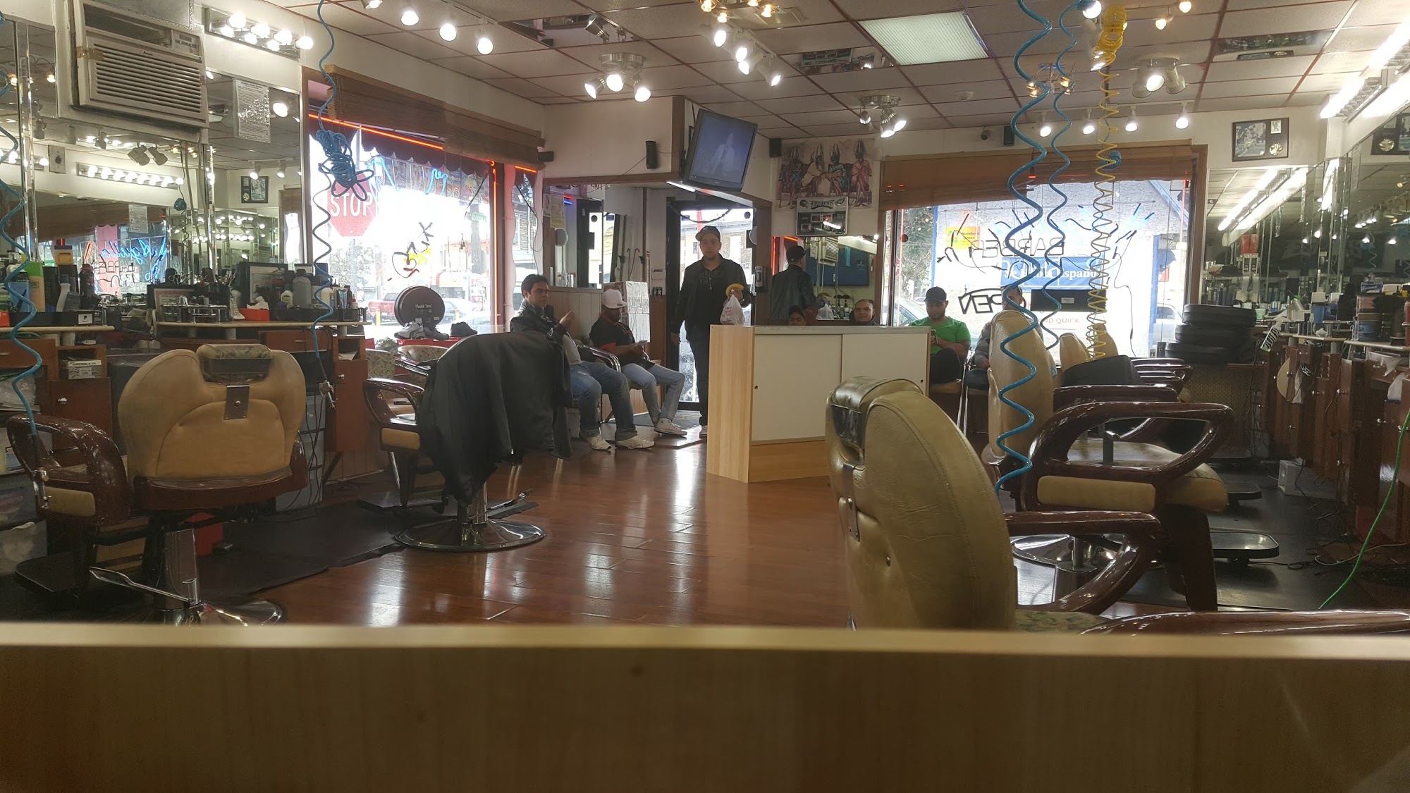 Aguila Barbershop inc