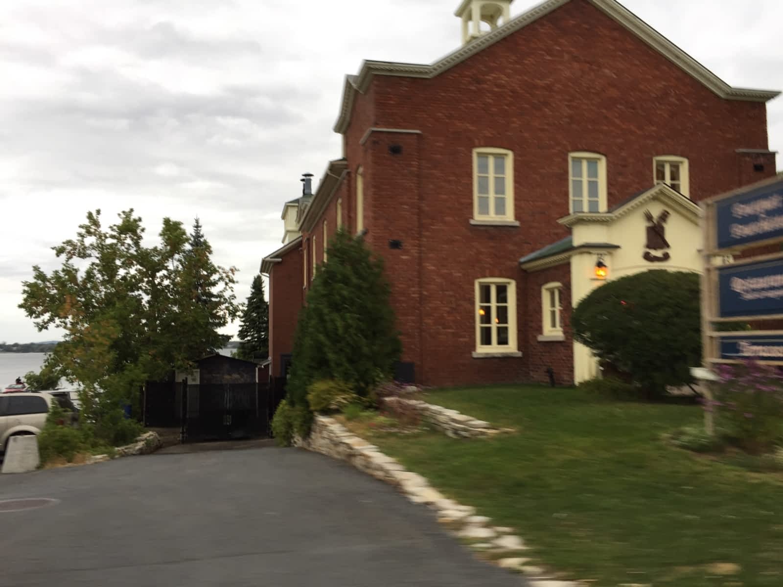 Photo credit: yellowpages.ca