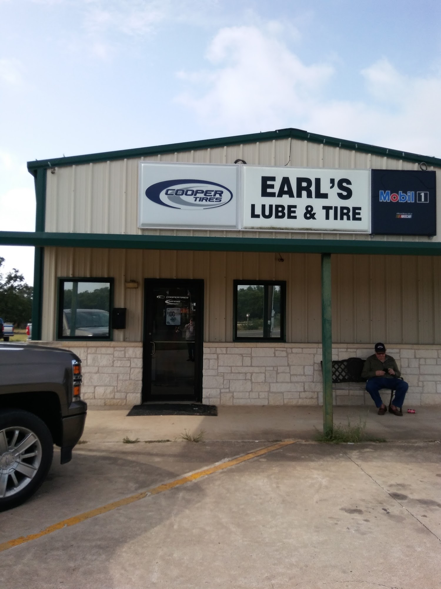 Earl's Lube & Tires