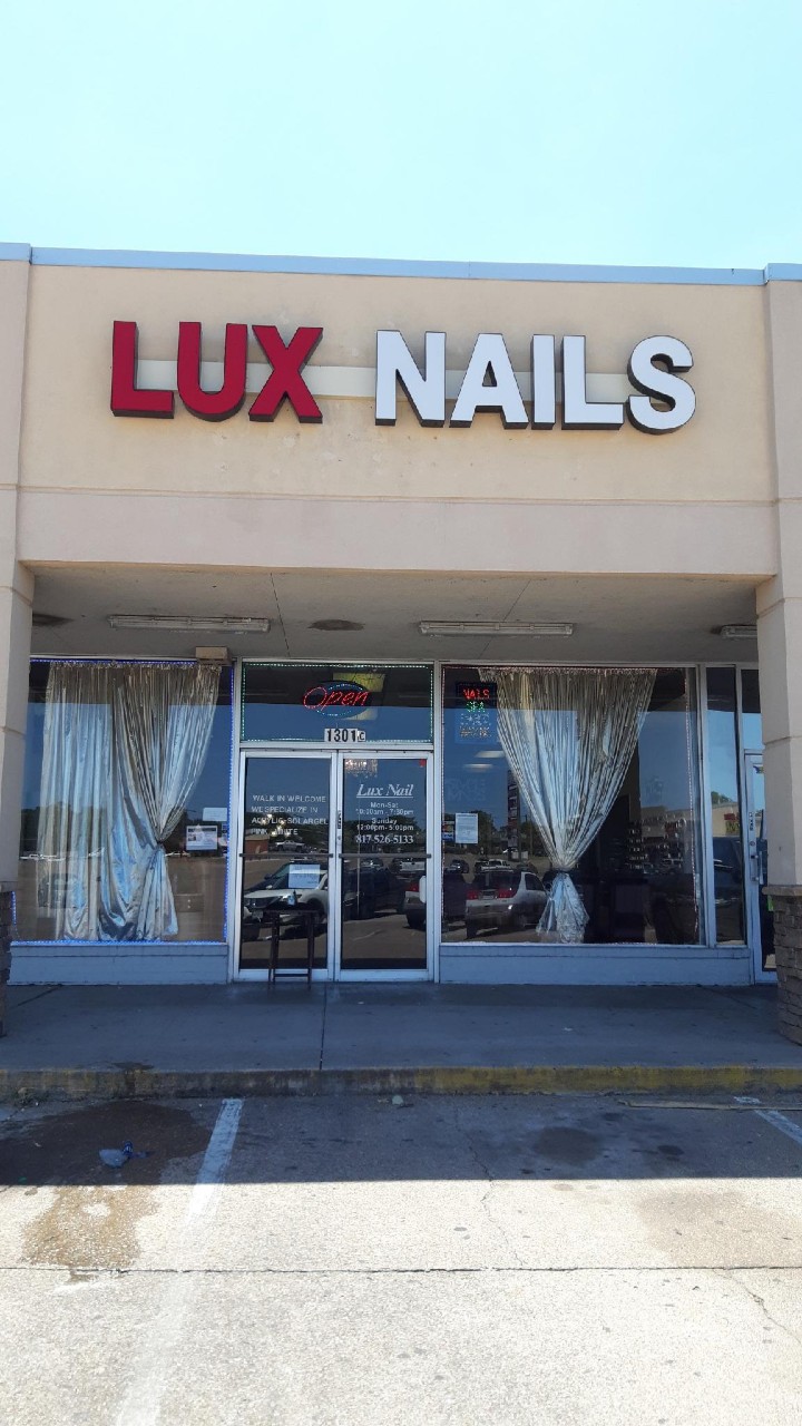 Lux Nails