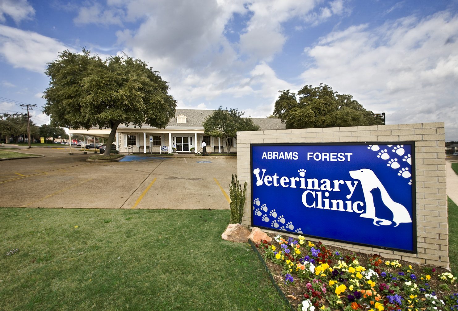 Abrams Forest Veterinary Clinic, A Thrive Pet Healthcare Partner