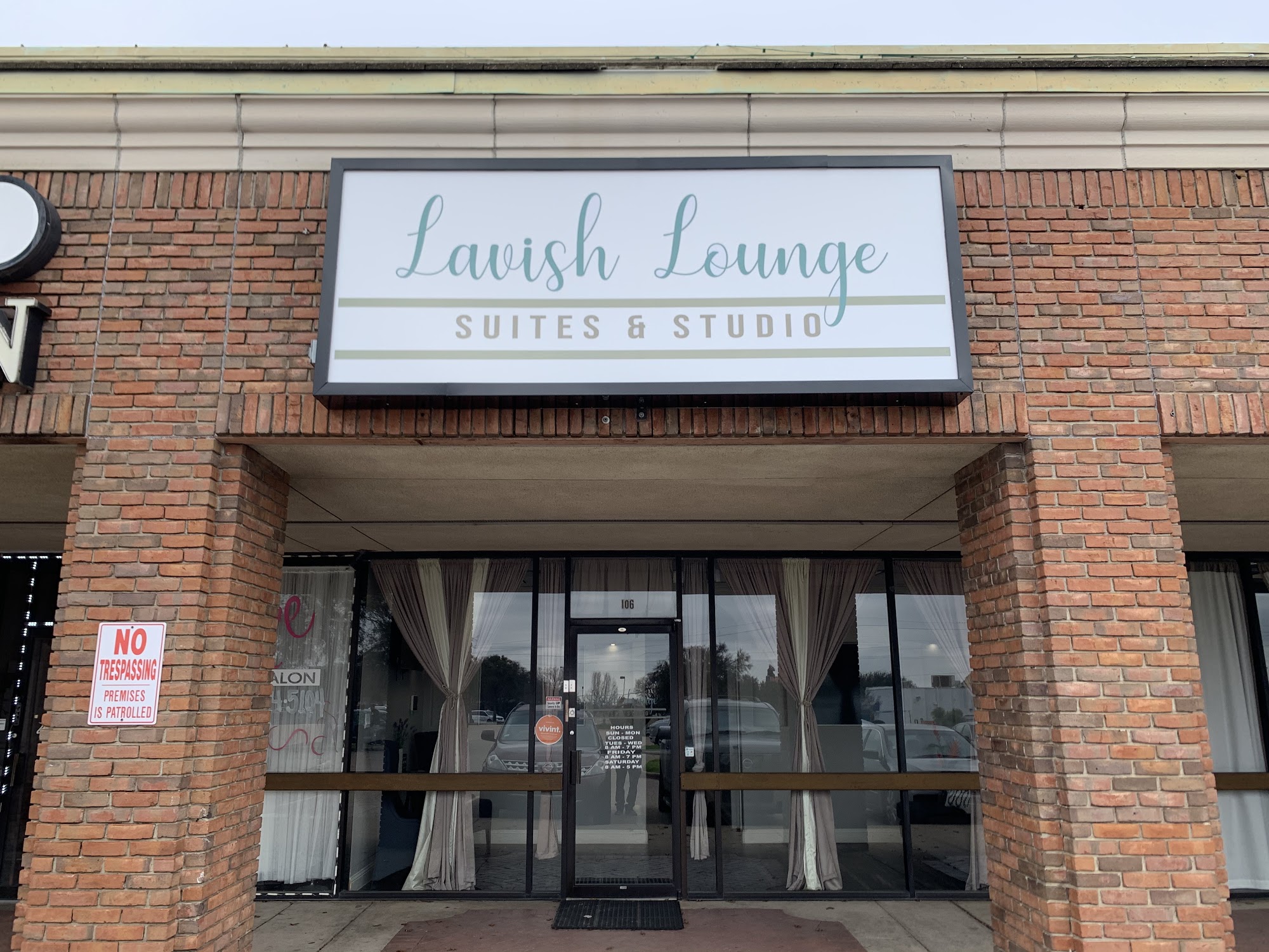 The Lavish Lounge Suites & Studio