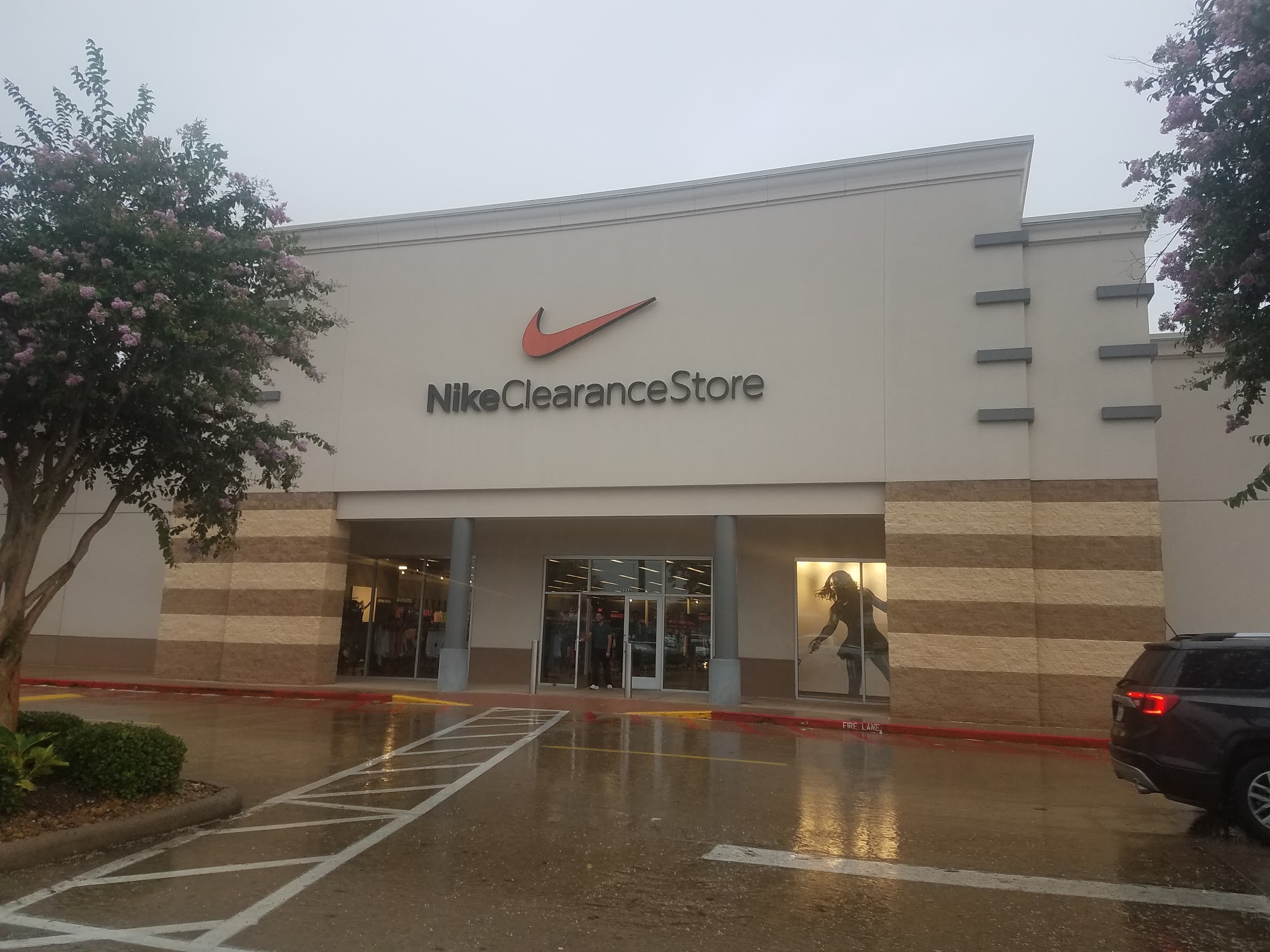 Nike Clearance Store - Pasadena