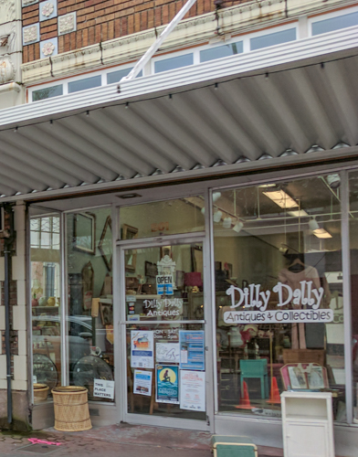 Dilly Dally Antiques and Collectibles