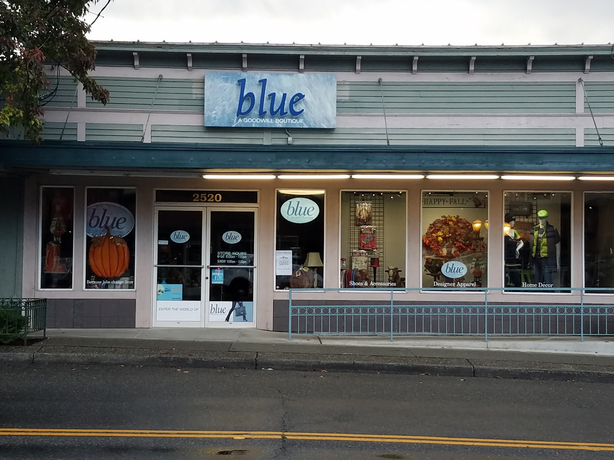 Blue, a Goodwill Boutique - Tacoma