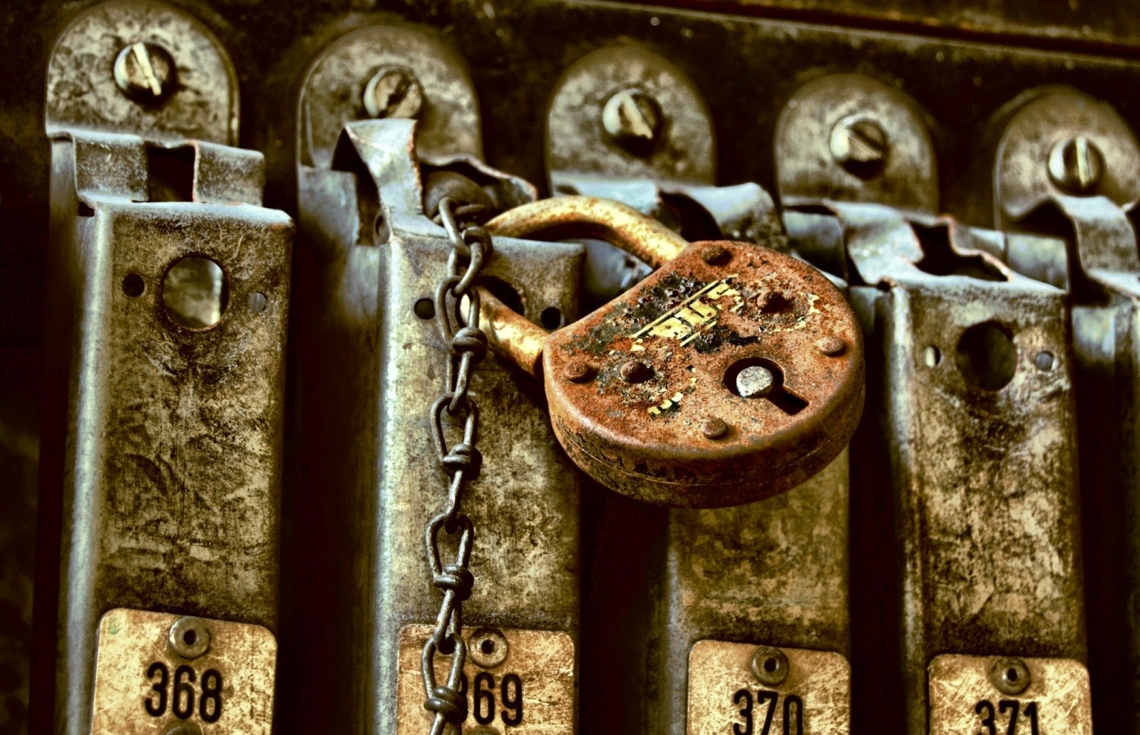 Ave's Lock and Key
